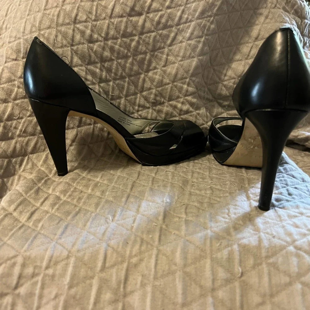 5/ $25 Tahari Black Senior Leather Open Toe Pumps 7M